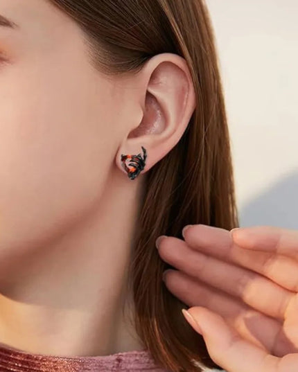 New Product Design Fashionable, Simple, Retro Halloween Dark Series Ghost Hand Love Earnail Earrings for Women