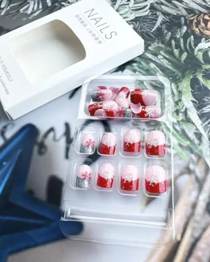 24Pcs Christmas Snowflake Press On Nails Short Square French Tip Glitter Design Fake Nails Full Cover Stick On Winter Holiday F