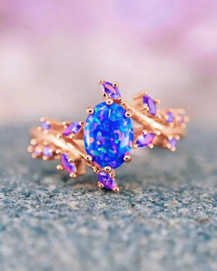 Fashionable Women's Ring with Leaf Shaped Inlaid Artificial Gemstones Suitable for Daily Travel and Holiday Gift Giving Rings