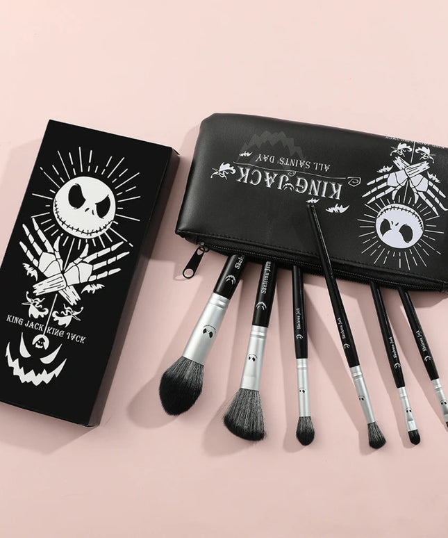 Christmas Eve Fright 6 Black Brushes Jack Skull Makeup Brush Set Horror Wood Makeup Brush Suitable for  Girls Holiday Gifts